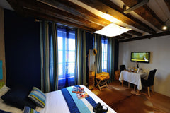 Located in a private residence in the heart of Paris nearby many museums, shops  Paris, France Gorgeous Apartment in the Haut-Marais! Entire rental unit vacation rental 21581131