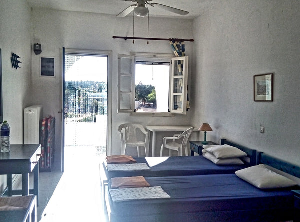 My place is close to the airport, beaches, supermarkets, kiosks, bakery, scuba d Aliki, Greece Ideal studio near the beach #1.. Aliki/Paros Entire rental unit vacation rental 14120285