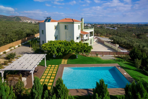 This beautiful 3-bedroom Villa is built with luxurious modern style and it is lo  3-bedroom Villa set in a green landscape by Delfus Entire villa vacation rental 696835770255747470