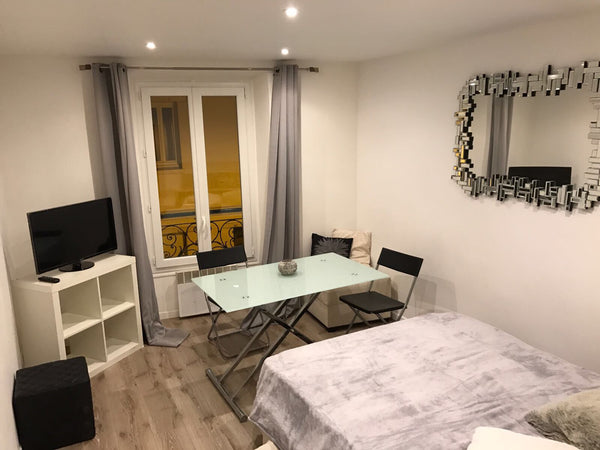 Appartement d'une surface de 25m² lumineux, propre, sans vis-à-vis avec vue déga Paris, France Appartement de 25m² Paris 20éme Entire rental unit vacation rental 18057346