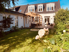 Din familie vil være tæt på byen, vandet og parker, når I bor i denne centralt b Copenhagen, Denmark Dejligt byhus med have. Tæt på strand, natur og by Entire home vacation rental 663477586396106316