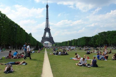 Amazing flat in the heart of Paris : Tour Eiffel (3 min walking).<br /><br /><br Paris, France Modern Apartment under Eiffel Tower Entire rental unit vacation rental 8787923