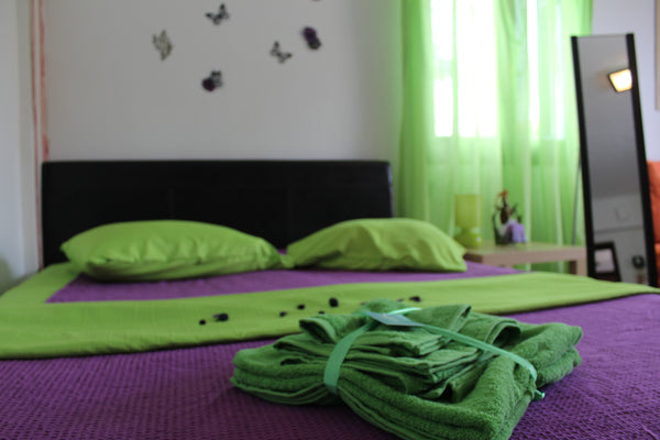 Sunny studio-apartment next to the sea with balcony. Ideal for couples, solo tra Heraklion, Greece Sunny studio near the sea with balcony Entire rental unit vacation rental 13098246