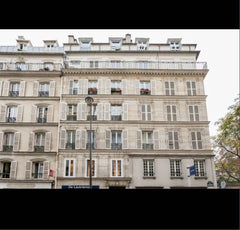 situe au cœur du quartier Etoile et de la rue du Faubourg St honore <br />un stu Paris, France studio a la decoration design Entire rental unit vacation rental 11195250