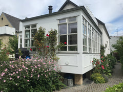Dejligt hus med skøn sydvendt terasse og have i roligt kvarter. Tæt på indkøbsmu Copenhagen, Denmark Centralt beliggende hus med masser af plads Entire home vacation rental 33236648