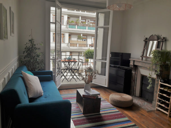 Charmant appartement très lumineux Paris 18ème - Salon & balcon pour 3 à 4 voyag Paris, France Charmant appt haussmannien - Charming flat Paris Entire rental unit vacation rental 21390518