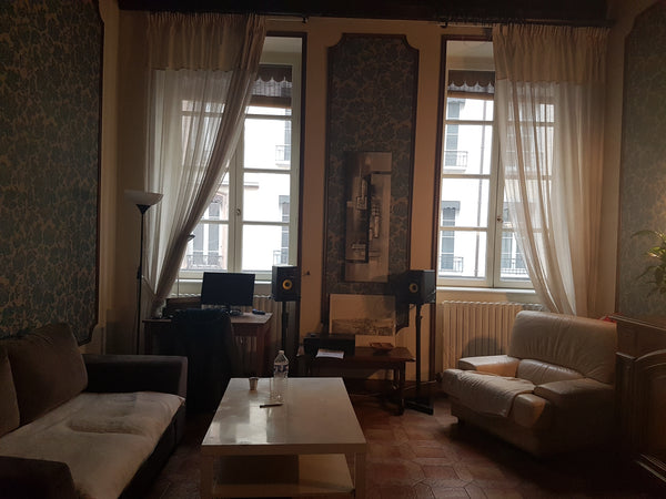 Bonjour à tous! <br />En cette belle période de fête des lumières à Lyon, nous v Lyon, France Chambre en plein coeur de Lyon Private room in rental unit vacation rental 22096774