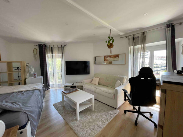 Grand Studio très lumineux proche des commerces et du quartier latin. L'ambiance Villecresnes, France Studio aux portes du quartier latin Entire rental unit vacation rental 4793055