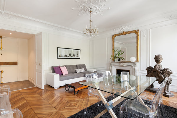 This luxury apartment is fabulously furnished. It is located in the center of Pa Paris, France CAVALIER DES LIONS 2bed 2 1/2bath Entire rental unit vacation rental 19116969