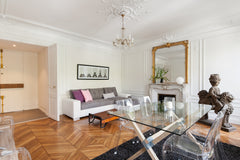 This luxury apartment is fabulously furnished. It is located in the center of Pa Paris, France CAVALIER DES LIONS 2bed 2 1/2bath Entire rental unit vacation rental 19116969