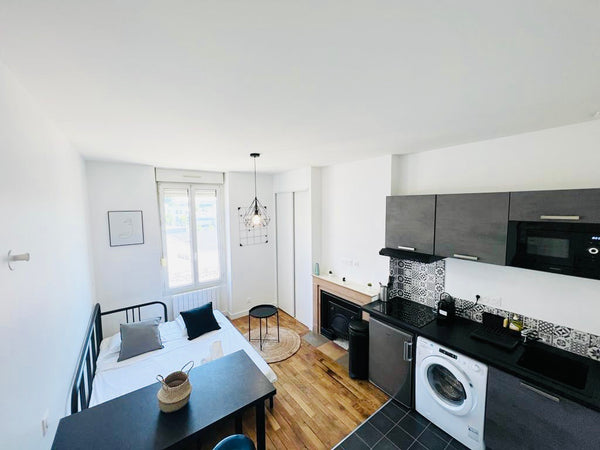 Situé à proximité du métro Montplaisir et de l'Université Lumière.<br />Studio,  Lyon, France ✨NID DOUILLET CHIC UNIVERSITÉS Entire rental unit vacation rental 668868316970518659