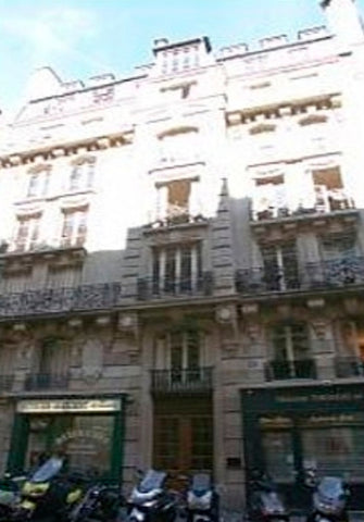 À quelques pas de la célèbre Butte Montmartre, dans un quartier calme la nuit, a  TOIT CHEZ MOI Paris Montmartre Entire rental unit vacation rental 10404612