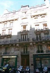 À quelques pas de la célèbre Butte Montmartre, dans un quartier calme la nuit, a  TOIT CHEZ MOI Paris Montmartre Entire rental unit vacation rental 10404612