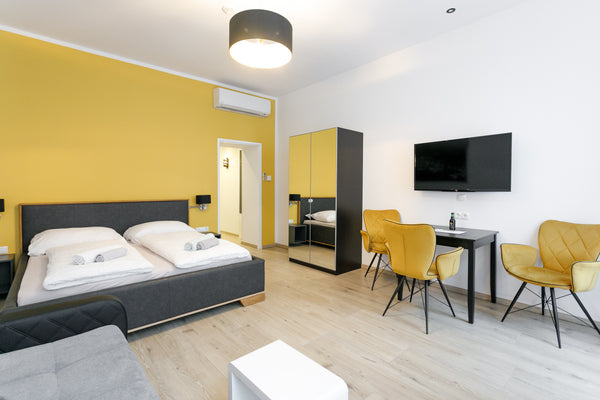Die Unterkunft liegt zentral im 15.Bezirk, wenige Gehminuten von mehreren U-Bahn Vienna, Austria WF-Apartment zentral, trendig & modern Top 7 Entire rental unit vacation rental 52893549