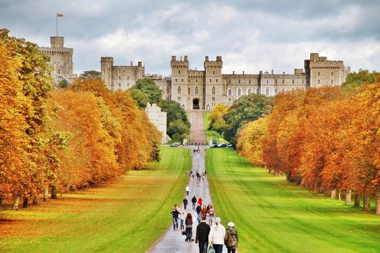 Private Chauffeured Minivan Tour to Windsor from London with a Licensed Guide  Private Tours and Travel Guide Europe London CITY London Destination Tour