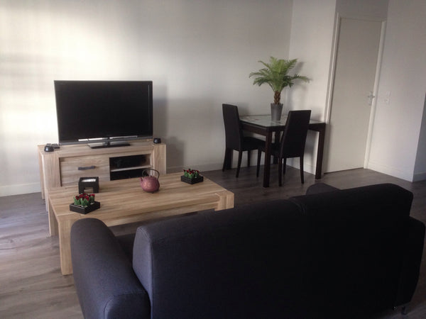 Appartement au 1er étage<br />Résidence  neuve et calme<br />Bus et tram au pied Bordeaux, France Chambre paisible - proche de tout - Private room in condo vacation rental 7578136