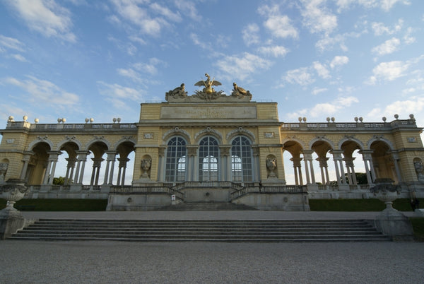 Nice and quiet, comfortable and cozy flat just a few minutes walking distance to Vienna, Austria nextdoor to Chateau Schönbrunn & city centre Entire rental unit vacation rental 32031570