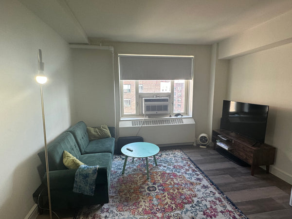 Very large and conveniently located Manhattan apartment.  It's on the top floor  Hawaii, United States Rental unit in New York · 1 bedroom · 1 bed · 1 bath Entire rental unit vacation rental 985446535855658026