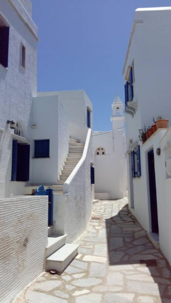 My home is in the center of the village with reataurants tavernas and 5 minutes   Traditional House Pyrgos. Cycladic home vacation rental 33363822