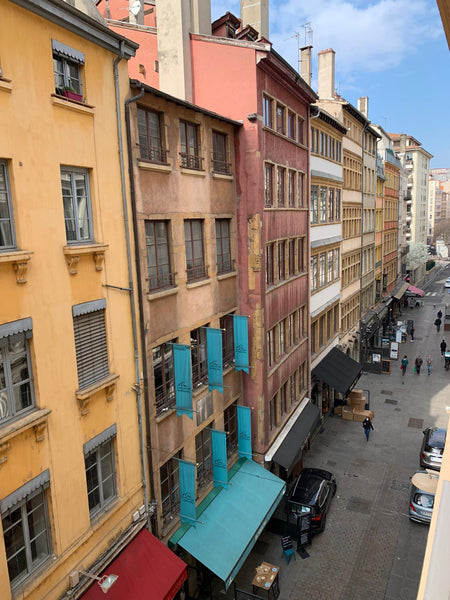 Bel appartement dans le centre de la rue mercière, hyper centre de Lyon. A deux  Lyon, France Appartement lumineux au cœur de la presqu’île Entire rental unit vacation rental 48537949