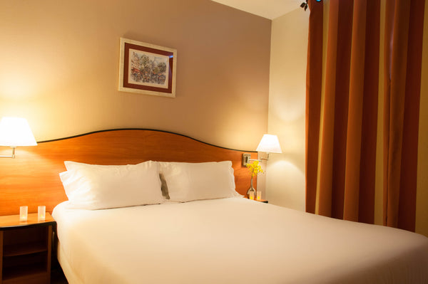 Nous sommes ouverts 24/24h pour vous accueillir. Nous mettons à votre dispositio Paris, France Jolie chambre pour un petit budget à Montmartre Room in boutique hotel vacation rental 19992161
