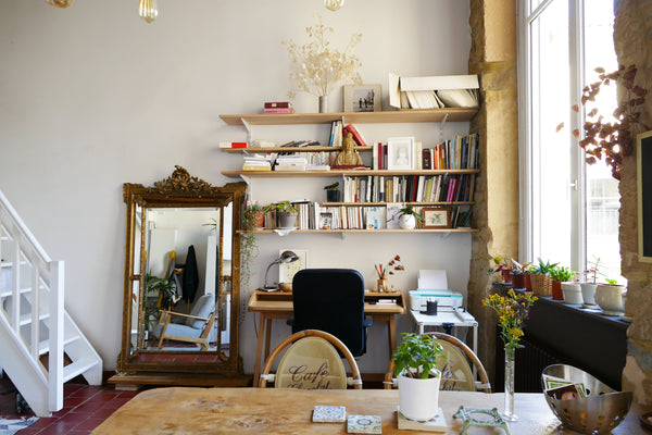 Mon appartement canut fait 46m2. Il est très charmant, j'ai voulu y créer une am Lyon, France Canut de charme sur le plateau de la Croix-Rousse Entire rental unit vacation rental 25037888