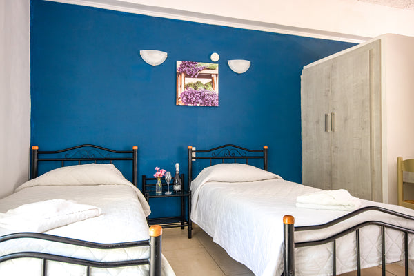 Fully-equipped studio. Stavros is really is blessed with everything most people  Royal Tunbridge Wells, United Kingdom Studio apartment by the sea. Entire condo vacation rental 29867650