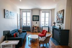 Appartement en centre ville, pouvant accueillir  4 personnes, très calme, lumine  Gambetta et Berges du Rhône Entire rental unit vacation rental 23445601