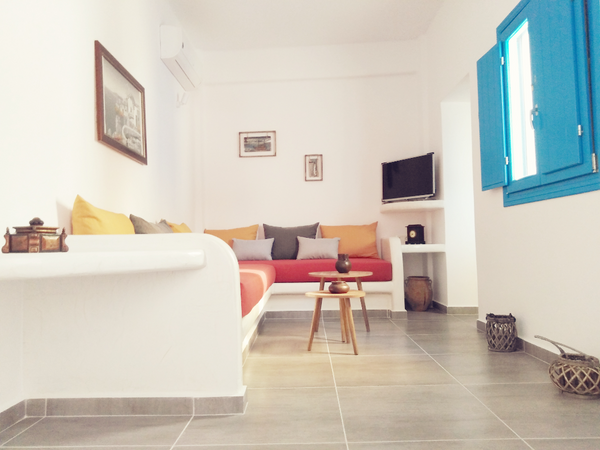 Rizoshousesantorini.com<br />Οur brand new house is located two minutes from the  Rizos House Cycladic home vacation rental 43674179