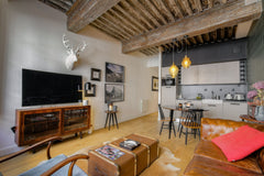 You will have a pleasant stay in the heart of Lyon on the peninsula, in this coz Lyon, France Magnificent apartment for 2 - Bellecour place Entire rental unit vacation rental 44658982