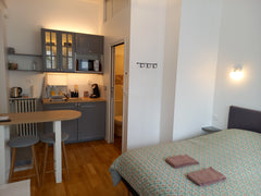 Studio de 18 m2 récent et lumineux situé en plein centre de Talence à quelques m Talence, France Studio au centre de Talence à 200m du tram Entire rental unit vacation rental 51663156