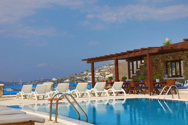 Maganos Frangiska DekaOcto, a Mykonos  Apartment enjoys a shared pool and is jus Peloponnisos Dytiki Ellada ke Ionio, Greece Maganos DekaOcto: Shared pool, breakfast, A/C Entire rental unit vacation rental 30001911