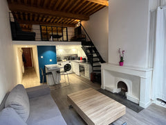 Ne travaillant pas sur Lyon, je mets en location mon appartement proche de la pl Lyon, France T2 avec mezzanine à 2 minutes de l’opéra Entire rental unit vacation rental 646940598519677667