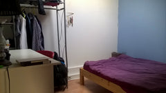 La maison est grande (3 étages) et bien située dans un quartier populaire très a Paris, France Chambre avec lit double Private room in home vacation rental 7149289