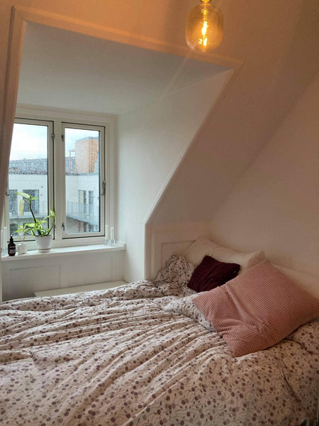 Hyggelig top-lejlighed med udsigt, 400 m fra Amagerbrogade og shopping. 4 km ind  Værelse i skøn lejlighed på Amager Private room in condo vacation rental 675220498444407946