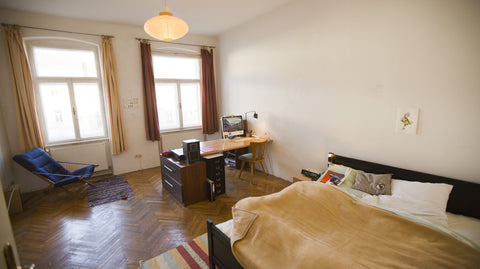 Das Zimmer ist um die +20m2 groß und ist mit einem großem Bett versehen. Das Zim Vienna, Austria Gemütliches Zimmer im 3. Stock Private room in rental unit vacation rental 9379900