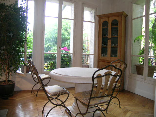 This quiet and bright apartment in a haussmanian secure building located in the  Paris, France A 150 sq.m apartment in Latin Quarter Entire rental unit vacation rental 9587460