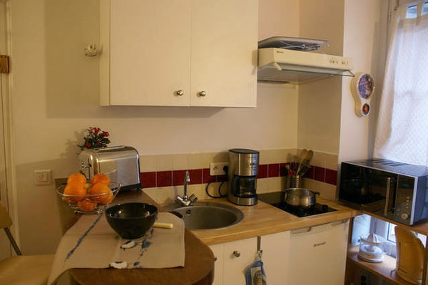 Duplex calme rue Mouffetard.<br />1er étage : salon, canapé-convertible, cuisine Paris, France Appartement Rue Mouffetard Paris 5 Entire rental unit vacation rental 2538829
