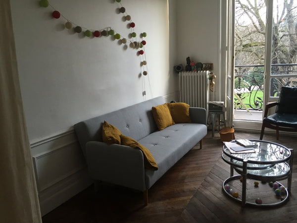 Carole et Lisa vous accueillent dans leur appartement de 65 m2 situé en face du  Paris, France 1 pièce (chambre)dans appartement typique parisien Private room in rental unit vacation rental 4507851