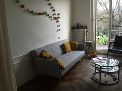 Carole et Lisa vous accueillent dans leur appartement de 65 m2 situé en face du  Paris, France 1 pièce (chambre)dans appartement typique parisien Private room in rental unit vacation rental 4507851