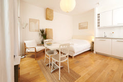 Appartement au calme avec pierre apparente<br />Au 1er étage sur rue piétonne. < Paris, France VERTUS - MARAIS VILLAGE Entire rental unit vacation rental 23760286