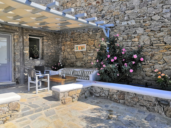 A little paradise, away from the crowd, but only 2.5 km from the Mykonos town.<b Greece A Little Hidden Paradise Entire guesthouse vacation rental 35702743