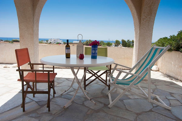 The house is situated in the place Kastraki, 12 km from the port. A two bedroom  Athens, Greece Logotheti Traditional house near Kastraki beach . Cycladic home vacation rental 36697463