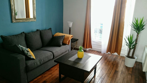 Charmant deux pièces typiquement parisien dans un immeuble Haussmannien. Idéalem Paris, France Charmant deux pièces (bail mobilité 1 à 10 mois) Entire rental unit vacation rental 19158699