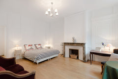 Very beautiful spacious apartment in an old building, overlooking the interior g Paris, France At the heart of Paris! Entire rental unit vacation rental 8854802