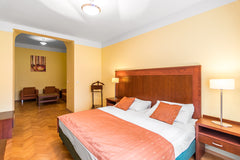 Vítá Vás Hotel William ***+Útulný hotel s jedinečnou polohou v historickém centr Prague, Czechia Rodinný apartmán kousek od Karlova mostu Room in hotel vacation rental 627984064932774870