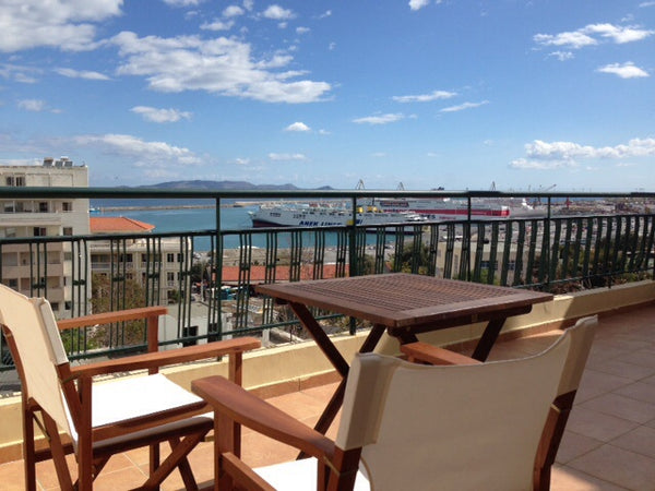 Situated at a quiet spot, right into the city center, 5' walk from the famous li Athens, Greece City center penthouse with sea view Entire rental unit vacation rental 3498674