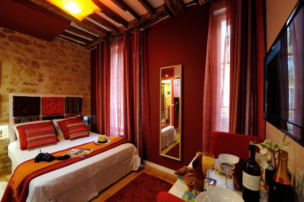 Located in a private residence in the heart of Paris nearby many museums, shops  Paris, France Gorgeous studio in the Haut-Marais! Entire rental unit vacation rental 21581144