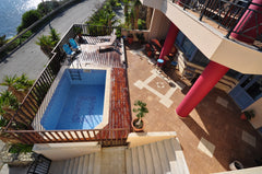 This sea-front two bedroom apartment offers a large lounge area and veranda and   Pyxida-Spacious two bedroom apartment by the sea. Entire villa vacation rental 34646980