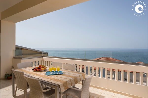 Sea view apartment of 120sqm, suitable for up to 7 people (or 9 with the use of  Chania, Greece 3bedrooms★7-9people★sea view★Wifi★2 bathrm★parking Entire condo vacation rental 53227656